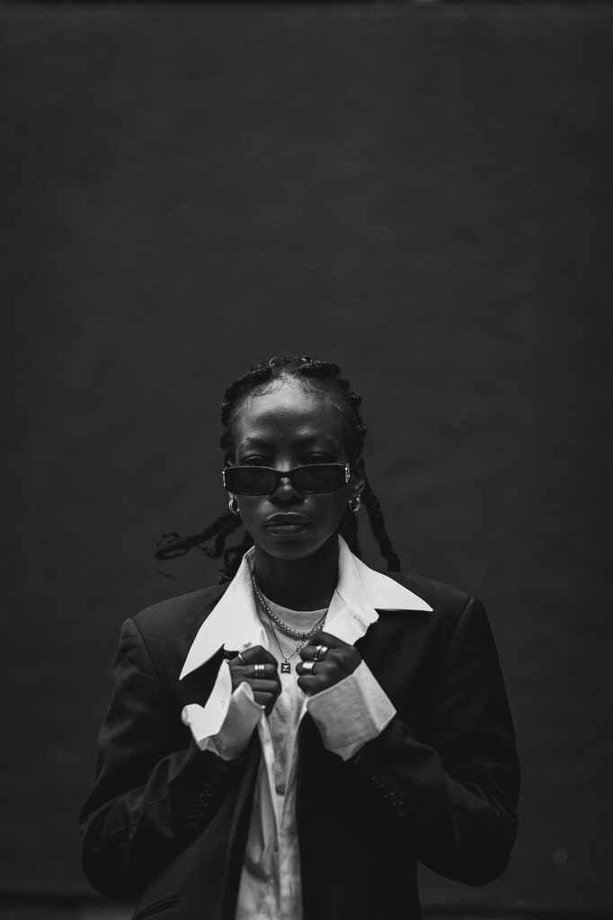 gd2ddd2f7f25ed7126cfde6cf28419f865a6666b31d7b296dc9a82263cdf2ad77b35cb93a05bd80567cb670f2c32991a1c040c8aa9a946bbf9b95b665625bcfc1_1280-9532283 woman, model, fashion, posing, modeling, clothing, female, pose, monochrome, people, suit, professional, elegant, portrait